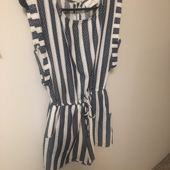 Universal Threads romper - Picture 2 of 3